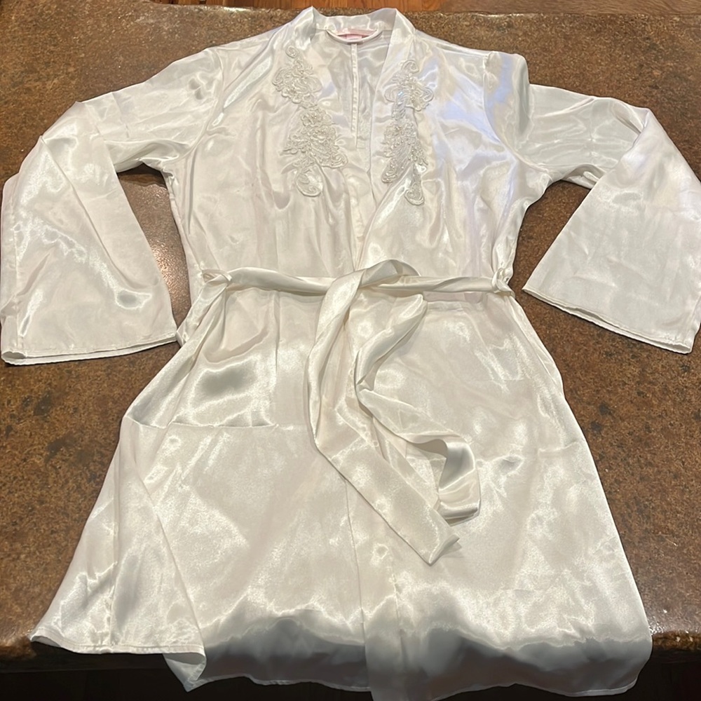 Victoria’s Secret robe size medium